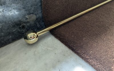 Zanimljiv tekst – kako se kod Vas nazivaju “držači tepih staze na stepeništu”?