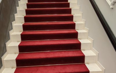 Kako pravilno postaviti tepih na stepenište?