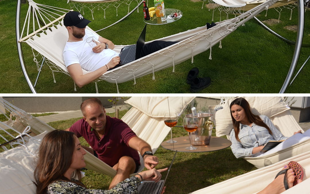 Glavna slika za REBERG blog u kojoj su podeljene dve slike Perla ležaljke-ljuljaške na dve različite lokacije